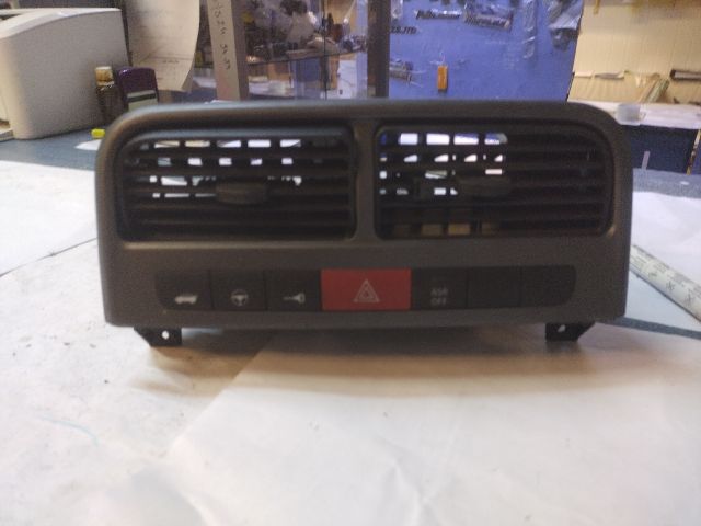 bontott FIAT GRANDE PUNTO Vészvillogó Kapcsoló