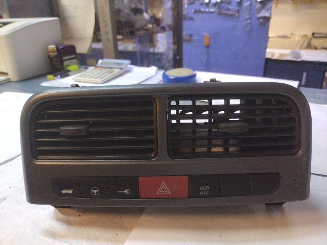 bontott FIAT GRANDE PUNTO Vészvillogó Kapcsoló