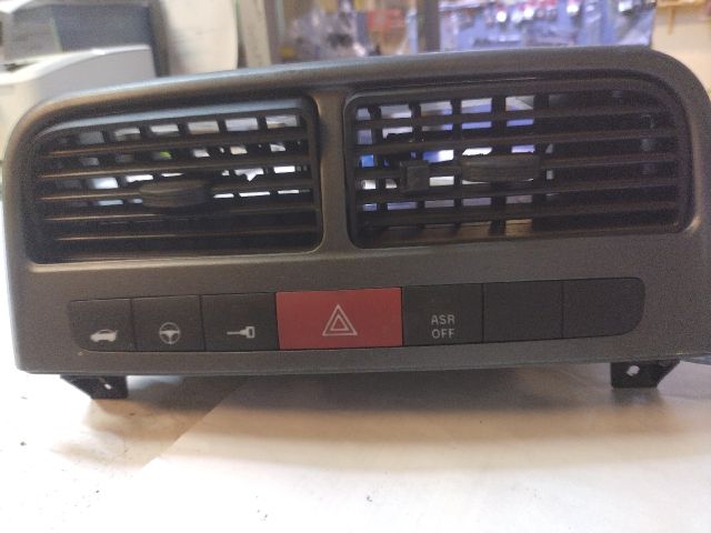 bontott FIAT GRANDE PUNTO Vészvillogó Kapcsoló