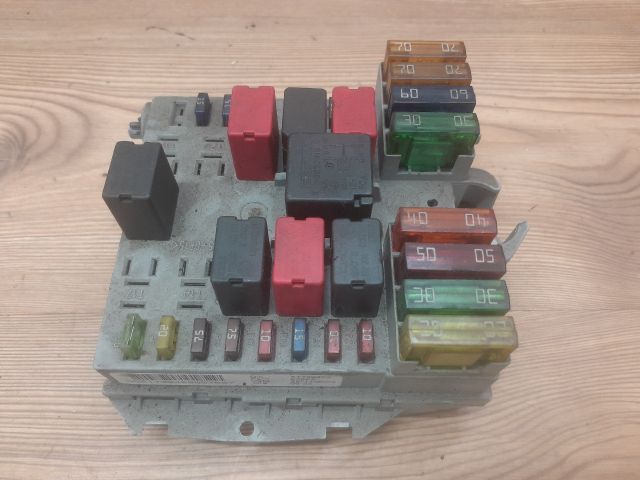 bontott FIAT IDEA Biztosítéktábla Motortér