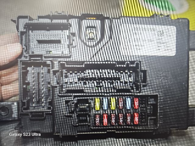 bontott FIAT IDEA Biztosítéktábla Motortér