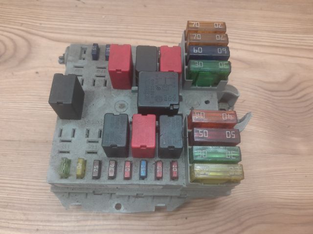 bontott FIAT IDEA Biztosítéktábla Motortér