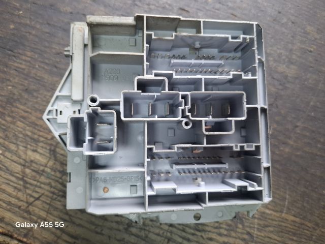 bontott FIAT IDEA Biztosítéktábla Motortér