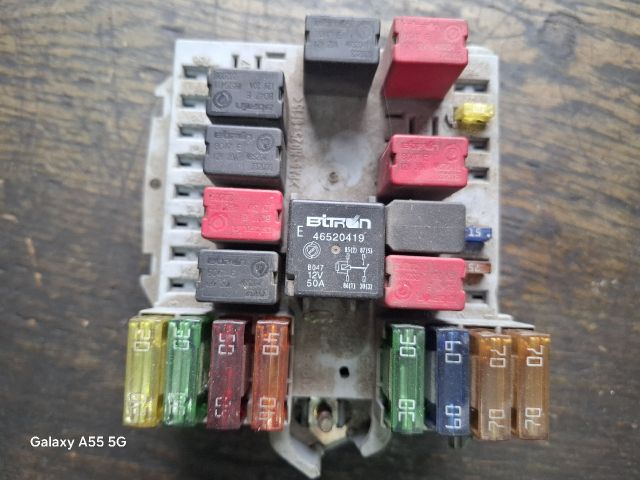 bontott FIAT IDEA Biztosítéktábla Motortér