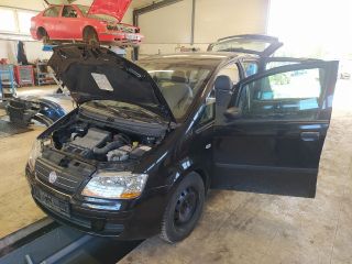 bontott FIAT IDEA Bal első Dobbetét (Kerékjárati, Műanyag)