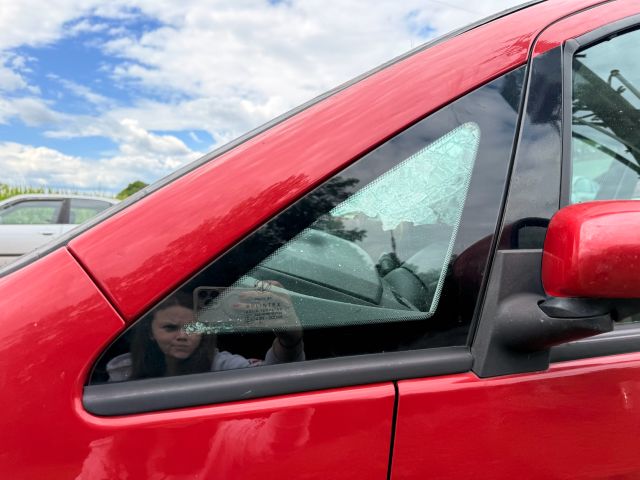 bontott FIAT IDEA Bal első Fixüveg (Ajtóban)