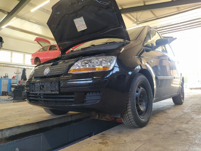 bontott FIAT IDEA Bal hátsó Gumikéder