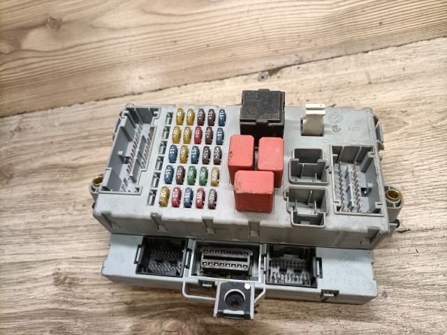 bontott FIAT IDEA Biztosítéktábla Utastér