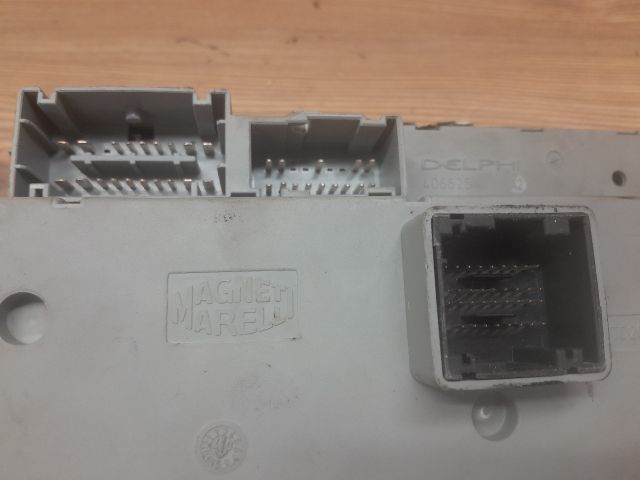 bontott FIAT IDEA Biztosítéktábla Utastér