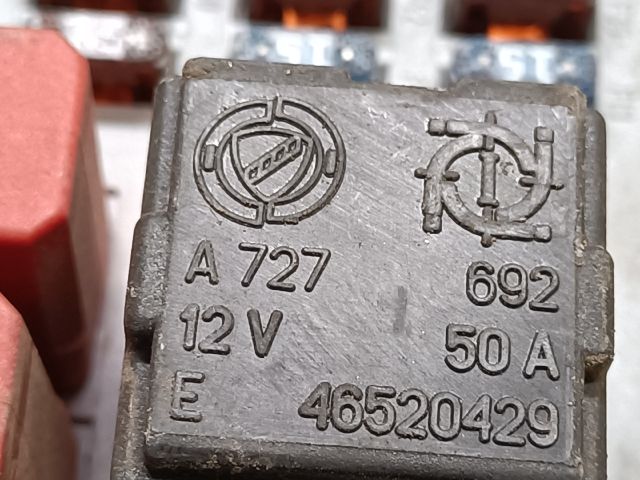 bontott FIAT IDEA Biztosítéktábla Utastér