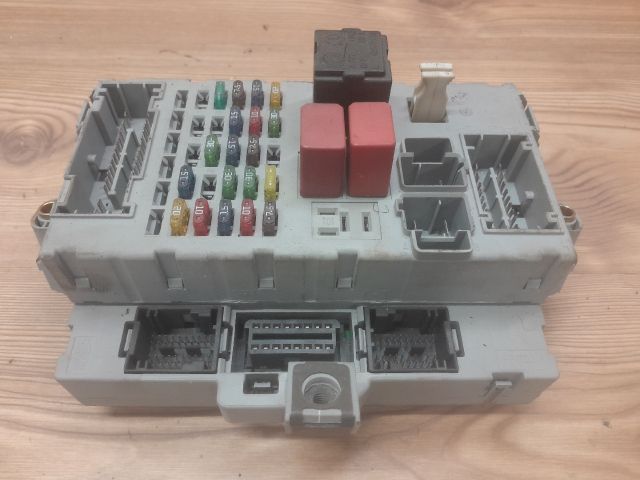 bontott FIAT IDEA Biztosítéktábla Utastér