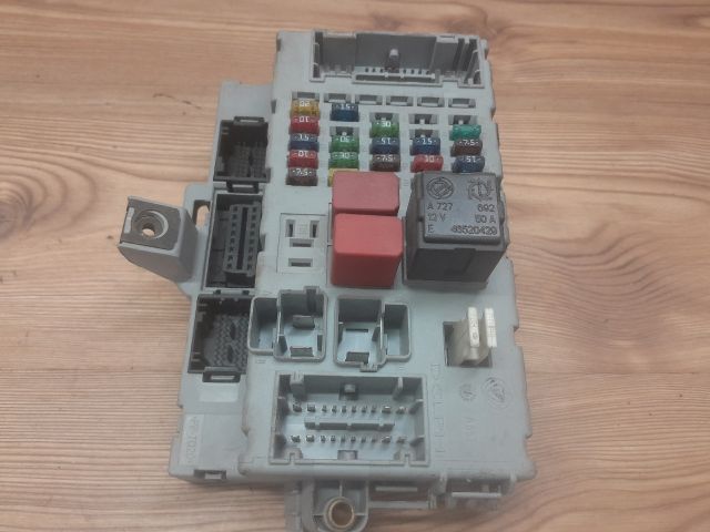 bontott FIAT IDEA Biztosítéktábla Utastér