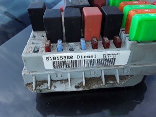 bontott FIAT LINEA Biztosítéktábla Motortér