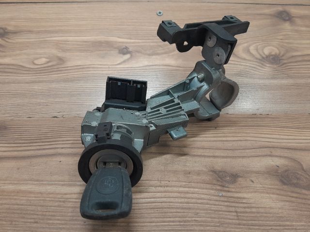 bontott FIAT LINEA Gyújtáskapcsoló Házzal