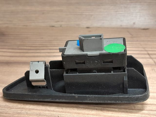 bontott FIAT LINEA Bal hátsó Ablakemelő Kapcsoló