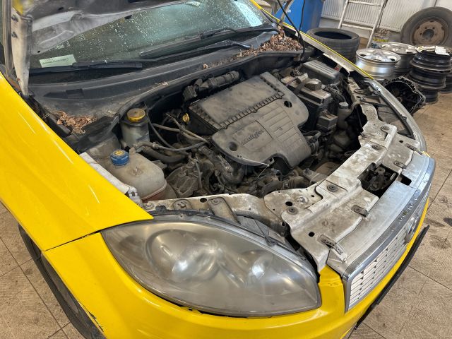 bontott FIAT LINEA Bal hátsó Ablakvezető Gumi