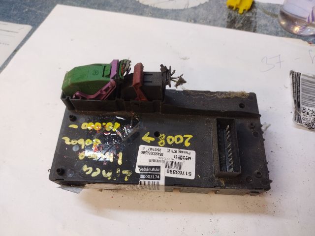 bontott FIAT LINEA Biztosítéktábla Utastér