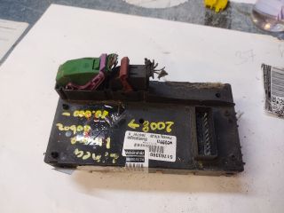 bontott FIAT LINEA Biztosítéktábla Utastér