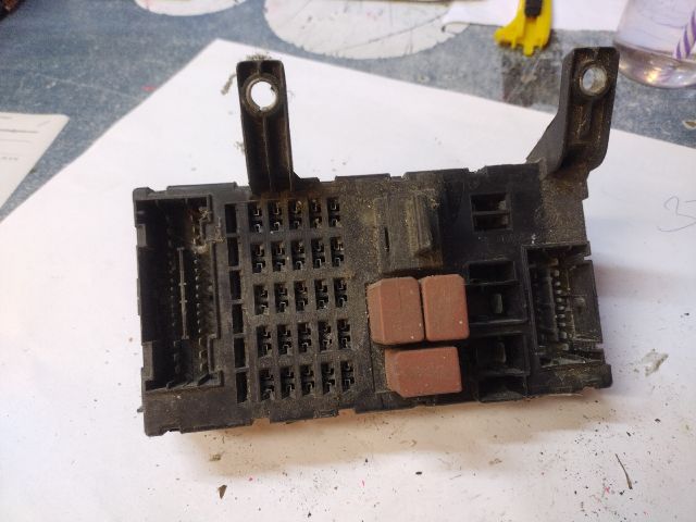 bontott FIAT LINEA Biztosítéktábla Utastér