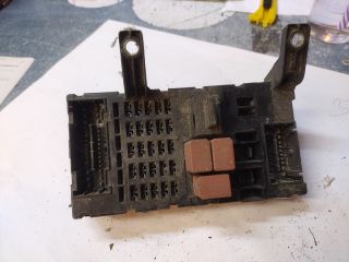 bontott FIAT LINEA Biztosítéktábla Utastér