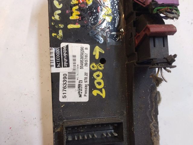 bontott FIAT LINEA Biztosítéktábla Utastér