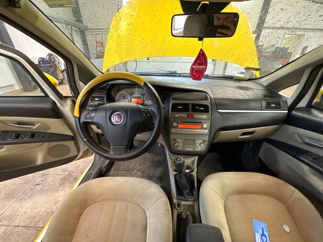 bontott FIAT LINEA Csomagtér Kárpit