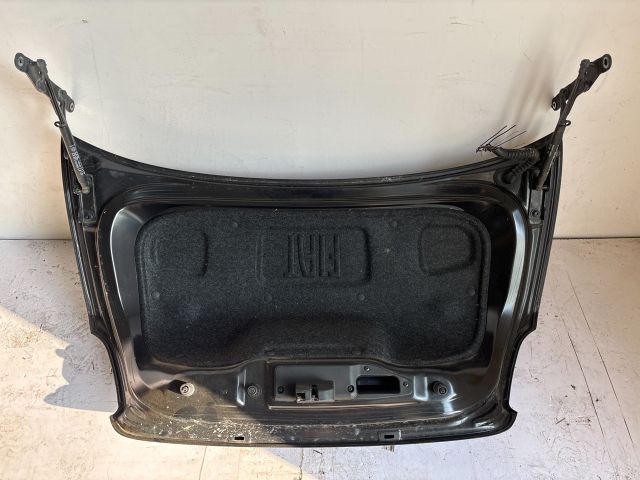 bontott FIAT LINEA Csomagtérajtó (Részeivel)