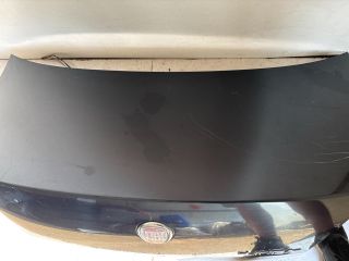 bontott FIAT LINEA Csomagtérajtó (Részeivel)