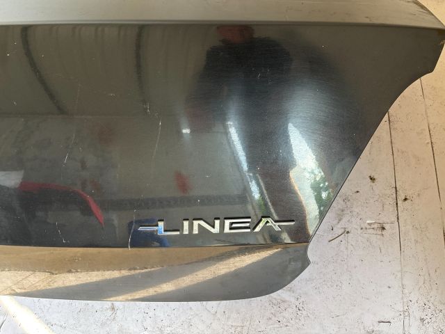 bontott FIAT LINEA Csomagtérajtó (Részeivel)