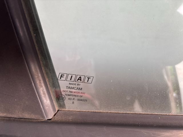 bontott FIAT LINEA Jobb első Ajtó (Részeivel)