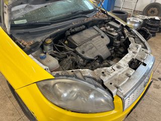 bontott FIAT LINEA Jobb első Oldal Lökhárító Tartó (Műanyag)