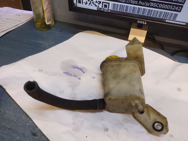 bontott FIAT LINEA Szervóolaj Tartály