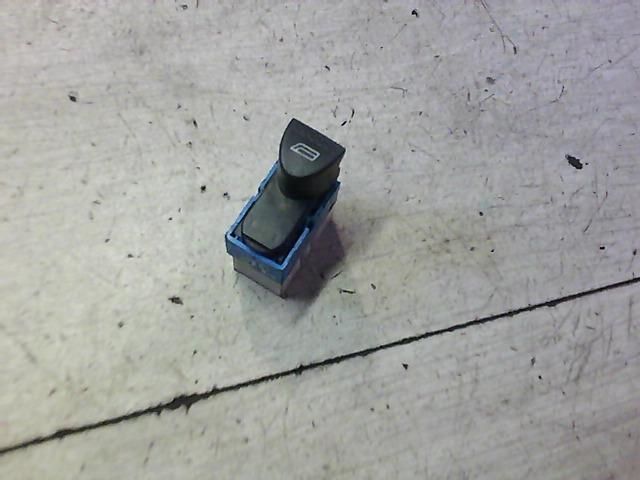 bontott FIAT MAREA Jobb első Ablakemelő Kapcsoló