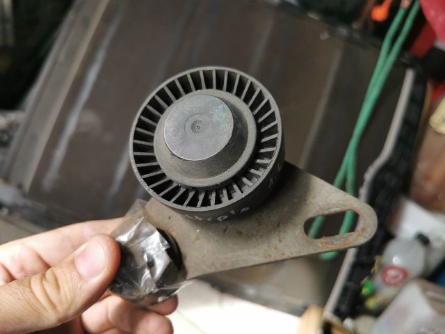 bontott FIAT MULTIPLA Szíjfeszítő Görgő