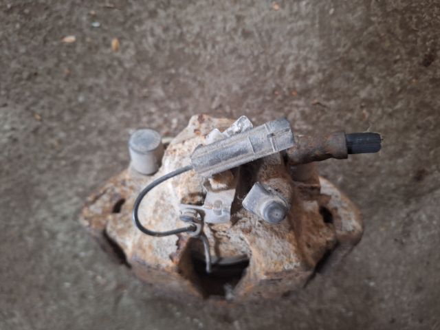 bontott FIAT MULTIPLA Bal első Féknyereg Munkahengerrel