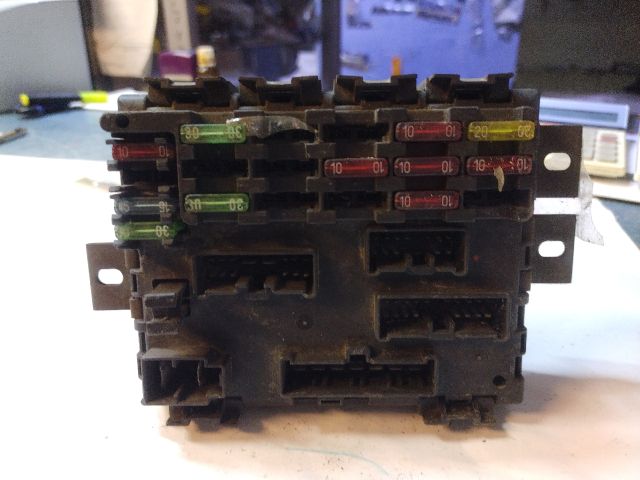 bontott FIAT MULTIPLA Biztosítéktábla Utastér