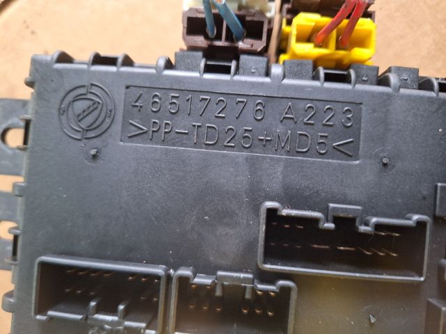 bontott FIAT MULTIPLA Biztosítéktábla Utastér