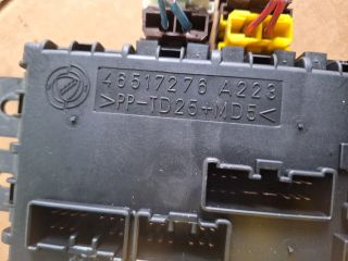 bontott FIAT MULTIPLA Biztosítéktábla Utastér