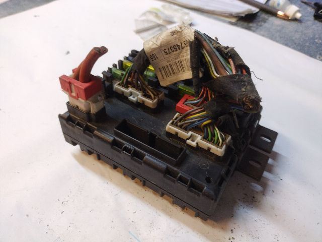 bontott FIAT MULTIPLA Biztosítéktábla Utastér