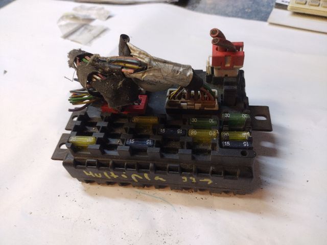 bontott FIAT MULTIPLA Biztosítéktábla Utastér