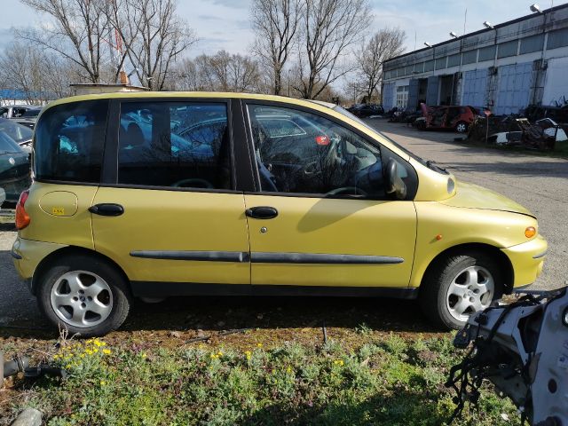 bontott FIAT MULTIPLA Csomagtérajtó (Részeivel)