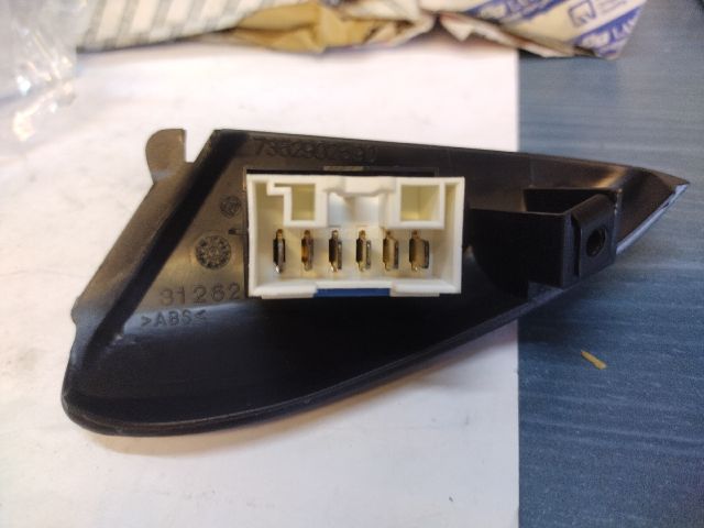 bontott FIAT PALIO Jobb első Ablakemelő Kapcsoló