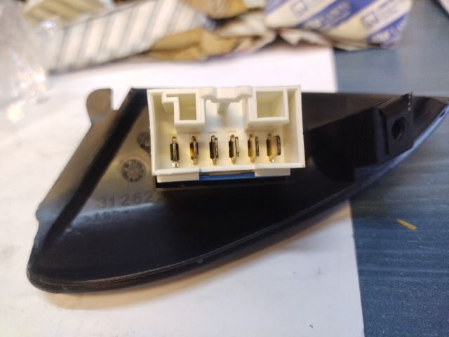 bontott FIAT PALIO Jobb első Ablakemelő Kapcsoló