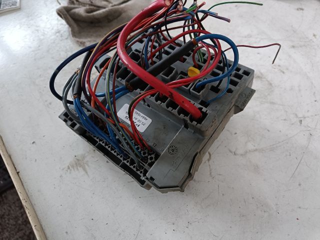 bontott FIAT PANDA Biztosítéktábla Motortér