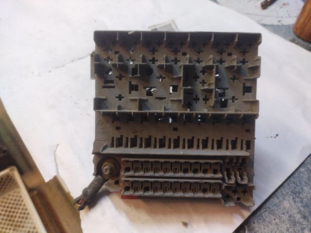 bontott FIAT PANDA Biztosítéktábla Motortér