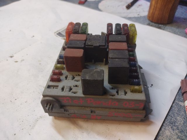 bontott FIAT PANDA Biztosítéktábla Motortér