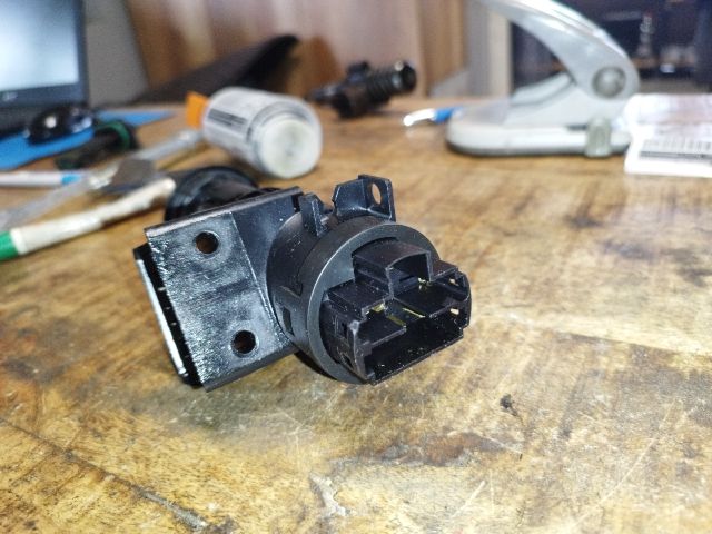 bontott FIAT PANDA Gyújtáskapcsoló Házzal