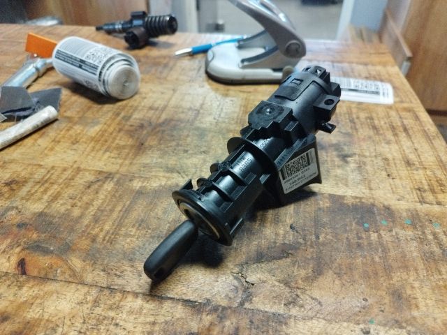 bontott FIAT PANDA Gyújtáskapcsoló Házzal