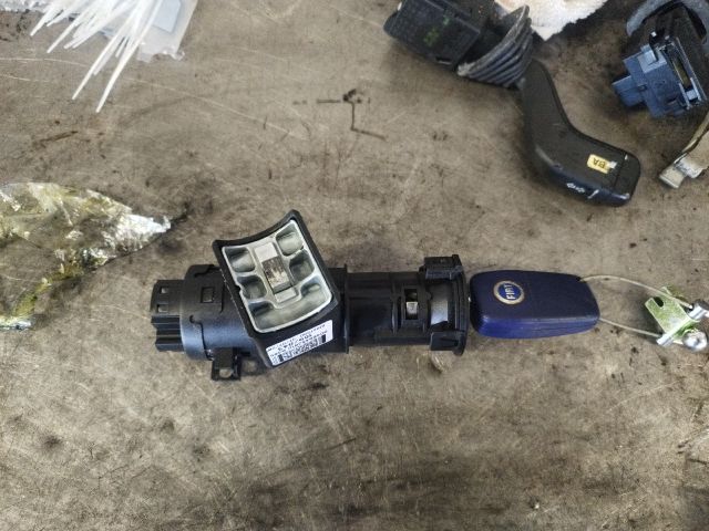 bontott FIAT PANDA Gyújtáskapcsoló Házzal