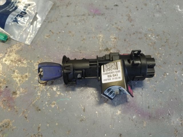 bontott FIAT PANDA Gyújtáskapcsoló Házzal